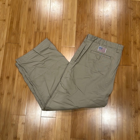 Eddie Bauer khaki pants size 42 men’s - Picture 1 of 10